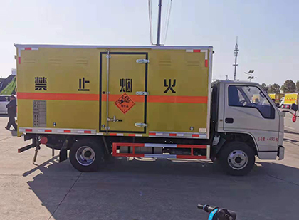 江永爆破器材运输车工人安全操作规范与智能技术保障